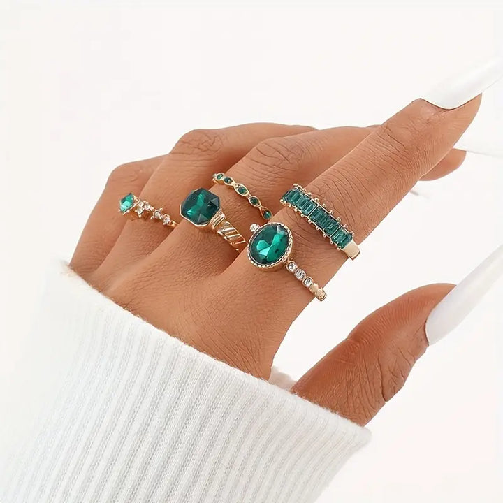 Zarina - Elegant Emerald Ring Set in Gold