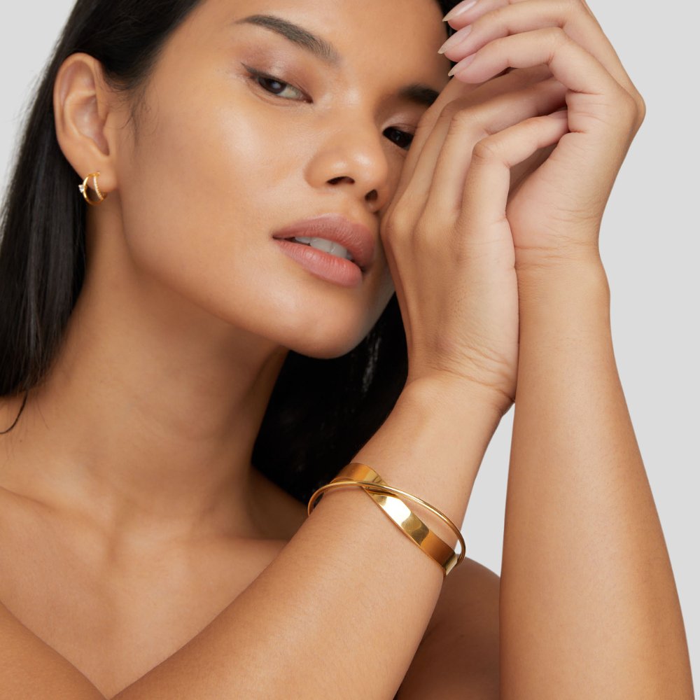 Clara - Distinctive Gold Bangle by Eve